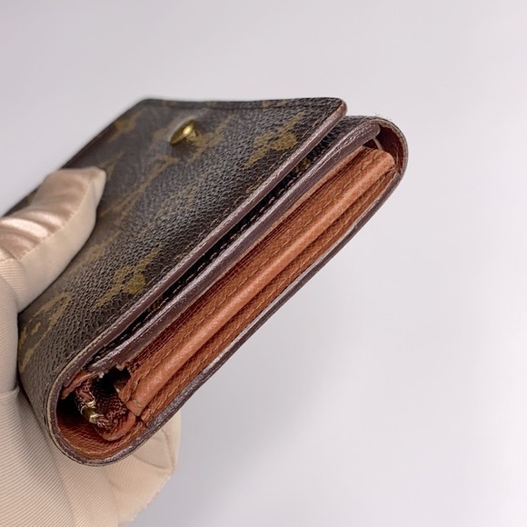 LOUIS VUITTON Monogram Trésor Wallet - Picture 7 of 15